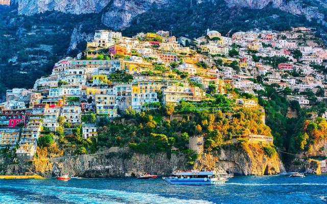Itálie - pobřeží Amalfi - Positano shutterstock_1688098627.jpg