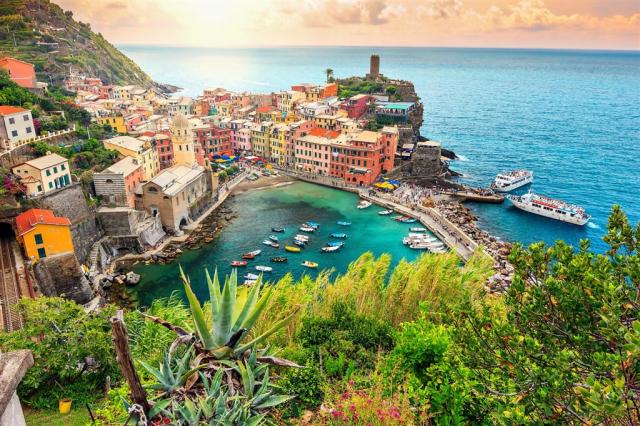 IItálie - Cinque Terre - Vernazza shutterstock_274947056.jpg