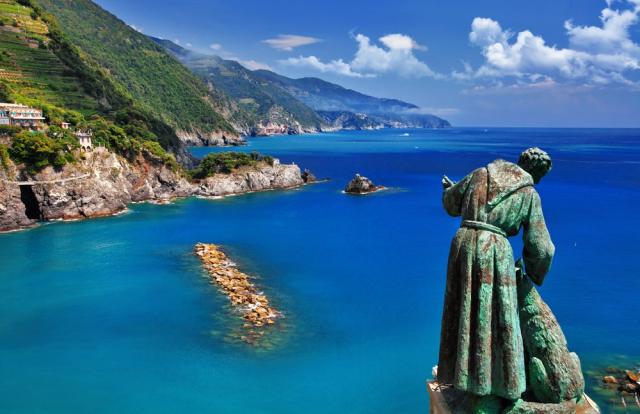 Itálie - Ligurská riviéra - Cinque Terre shutterstock_103818983