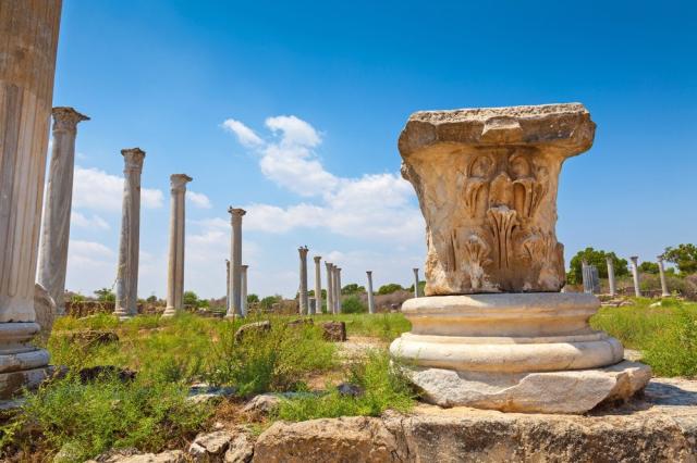 Kypr - Salamis shutterstock_166332791.jpg