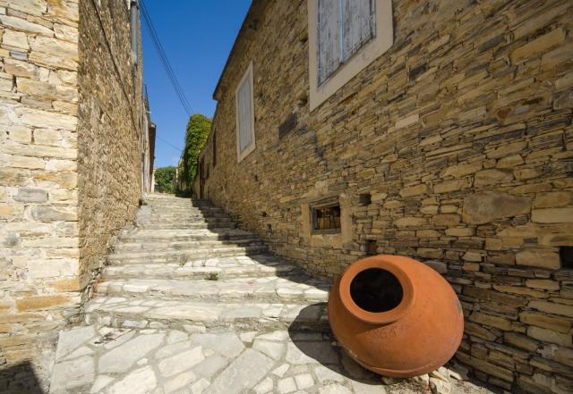 Kypr - Lefkara shutterstock_130891481.jpg