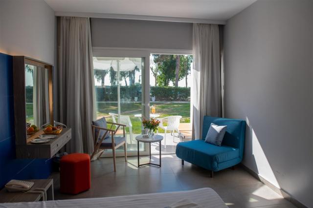 Park Beach - room II.jpg