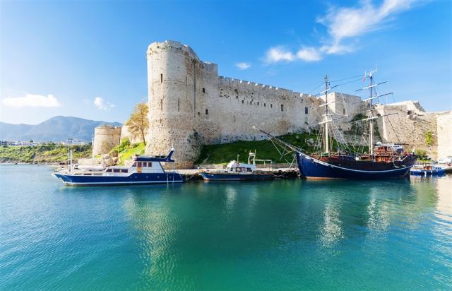 Kypr - Kyrenia shutterstock_412956370.jpg