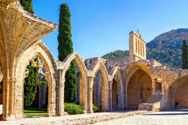 Kypr Kyrenia Bellapais Abbey shutterstock_358620863.jpg