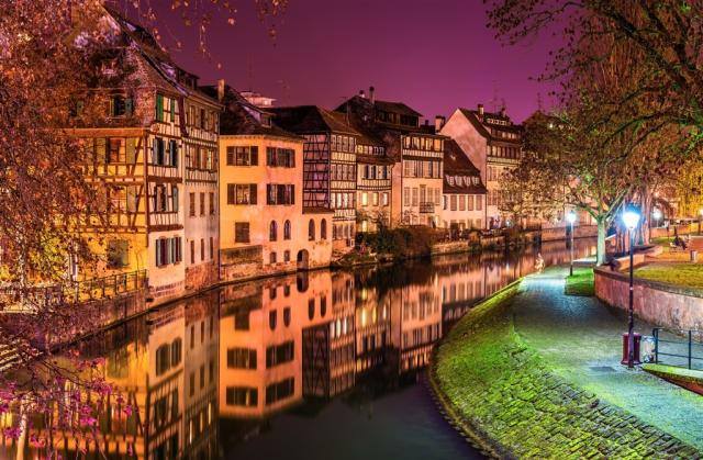 Francie Štrasburg 2Petite France shutterstock_355233485.jpg
