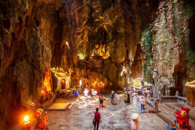 Vietnam - Mramorové hory - jeskyně shutterstock_1230016393.jpg