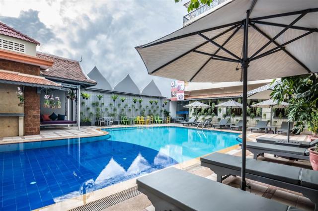 Memoire Siem Reap Hotel pool.jpg