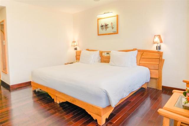 Romance hotel room.jpg