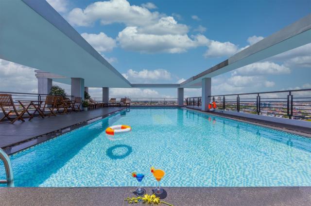 Romance hotel pool.jpg