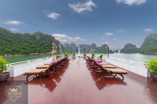 Plavba Ha Long Bay deck.JPG