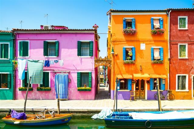 Itálie Benátky Burano shutterstock_230672074.jpg