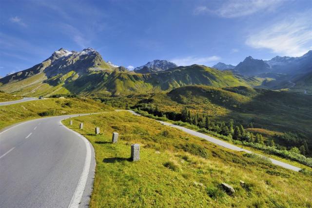 Rakousko - alpská silnice Silvretta  shutterstock_220098100.jpg