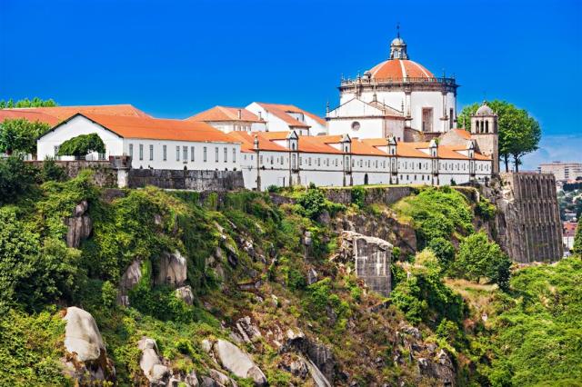Portugalsko - Porto - klášter da Serra do Pilar - shutterstock_