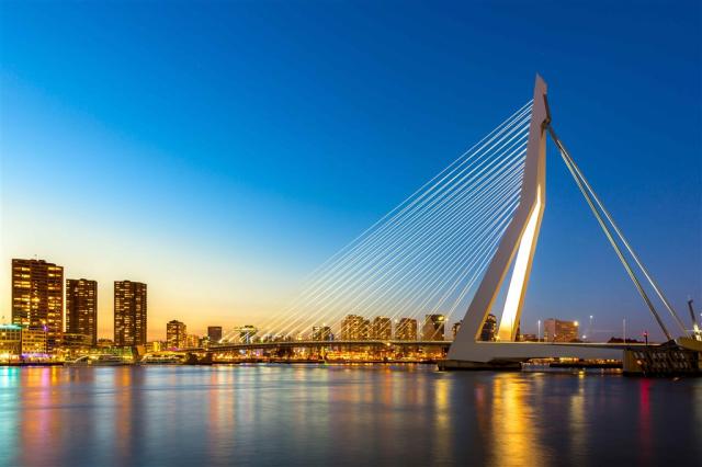 Nizozemsko - Rotterdam - most Erasmus shutterstock o_267445106.