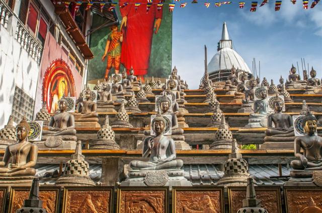 Sri Lanka Colombo Gangaramaya Buddhist Temple shutterstock_5820