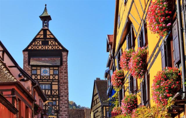 Francie - Alasako - Riquewihr.shutterstock_1037092873.jpg
