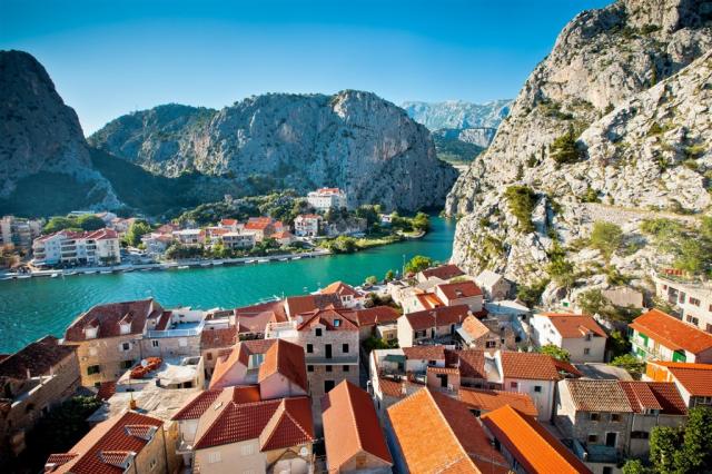 Chorvatsko Omiš shutterstock_112343975.jpg