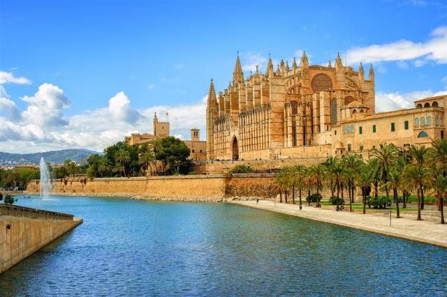 Španělsko Mallorca Palma de Mallorca shutterstock_349716641.jpg