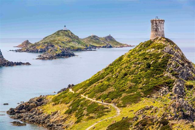 Korsika - Mys Pointe de la Parata  shutterstock_2354047231 (1).