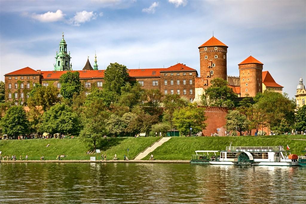 Polsko - Krakov Hrad Wawel - shutterstock_125626661.jpg