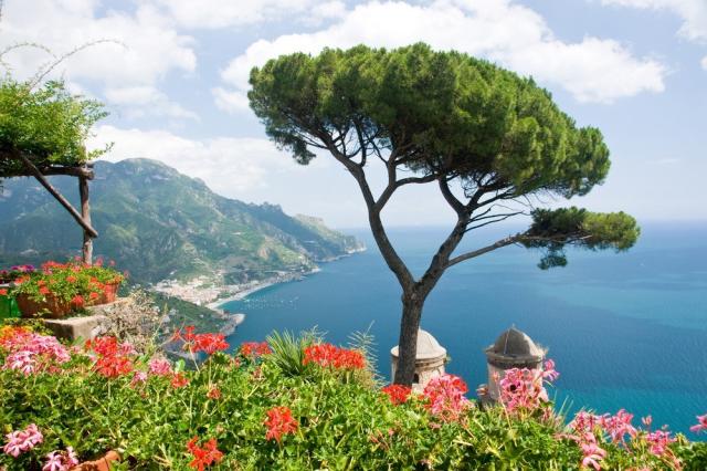 Itálie - Amalfi shutterstock_33522607.jpg