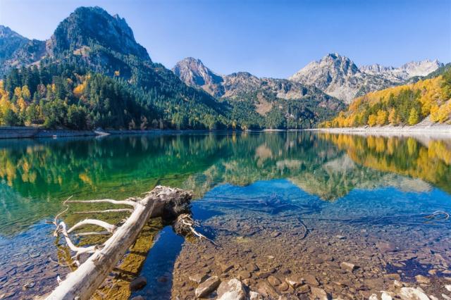 Španělsko - NP Sant Maurici shutterstock_735994603.jpg