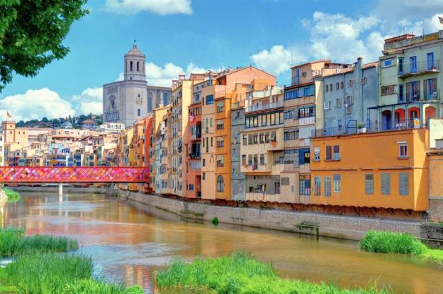 Španělsko Gerona R shutterstock_157312067.jpg