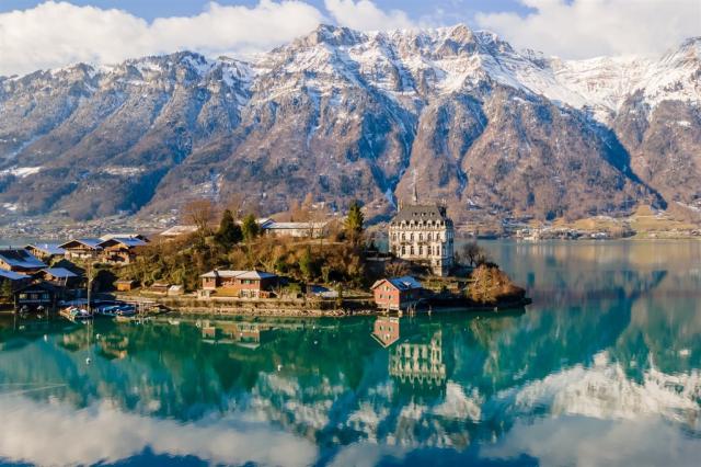 Švýcarsko - Interlaken oshutterstock_1890019924.jpg