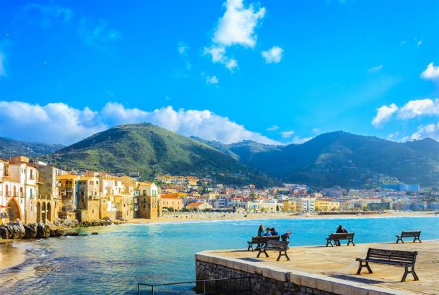 Itálie Sicílie Cefalú shutterstock_292383359.jpg