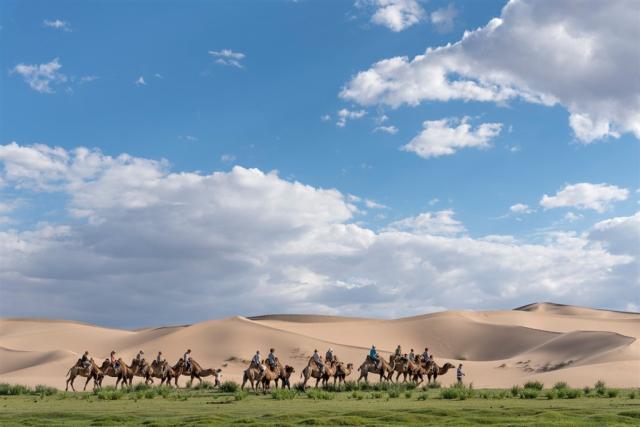 Mongolsko - Khongor sand dunes.jpg