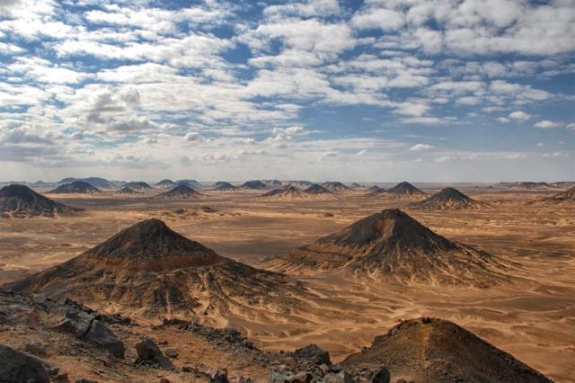 Egypt - Černá poušť shutterstock_1788747125.jpg