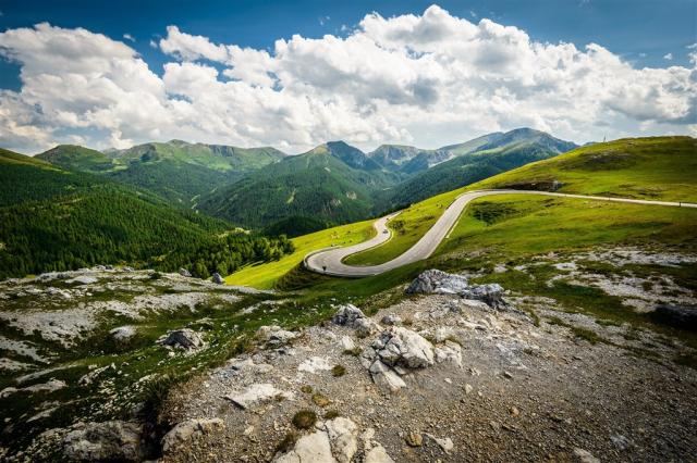 Korutany - Nockalmstrasse shutterstock_233183101.jpg