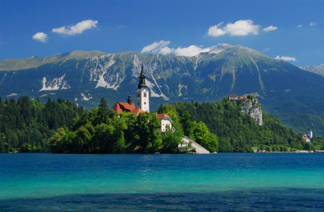 Slovinsko - jezero Bled shutterstock 199326917.jpg