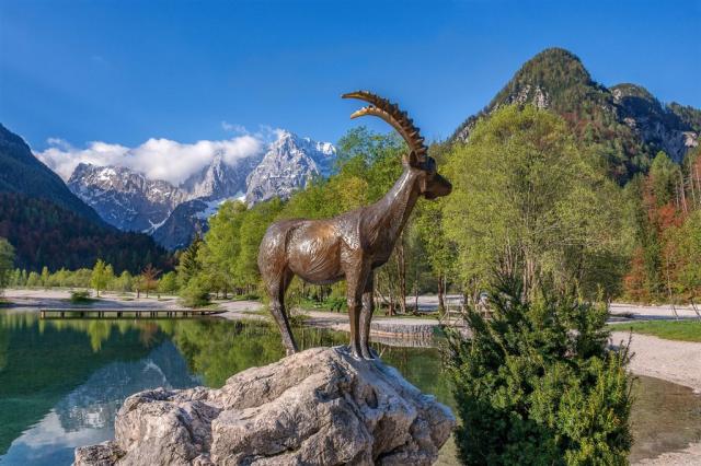 Slovinsko - jezero Jasna 1 shutterstock_424334257.jpg