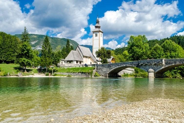 Slovinsko - Bohinjské jezero 1shutterstock_163184576.jpg