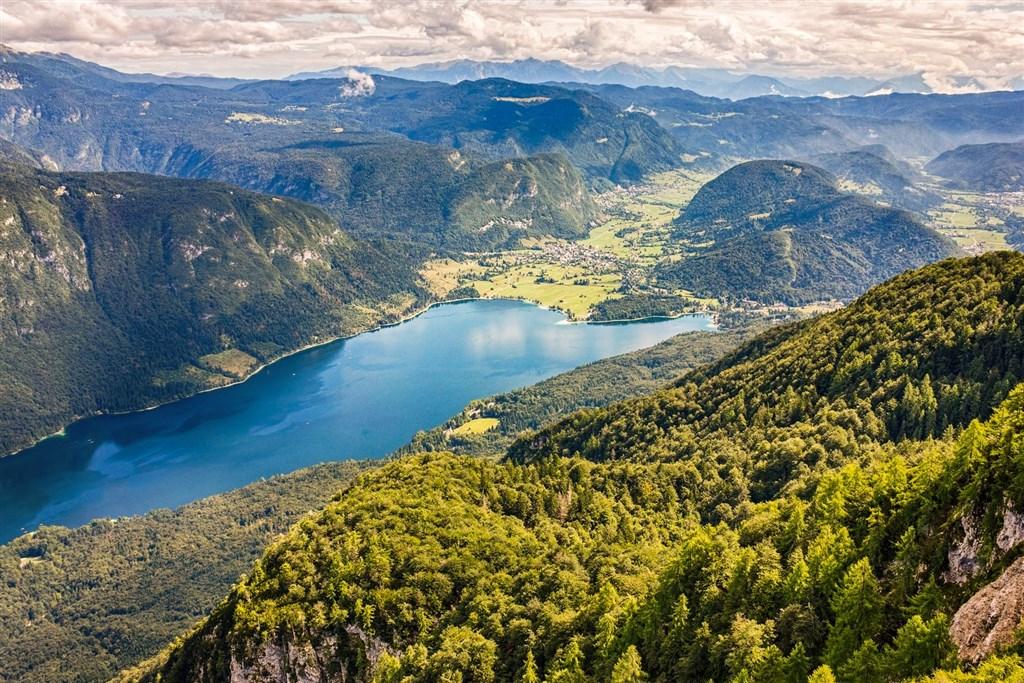 Slovinsko - lanovka na Vogel, Bohinjské jezero shutterstock_340