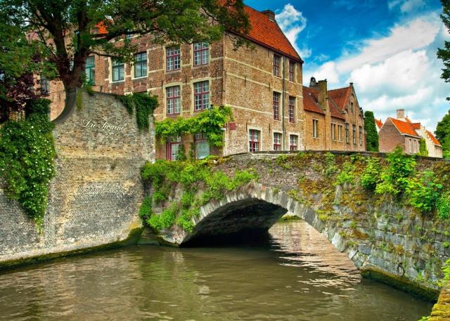 Belgie - Brugge oshutterstock_145895900.jpg