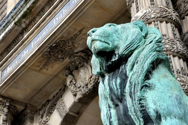 Francie - Paříž - muzeum Louvre shutterstock_190721987.jpg