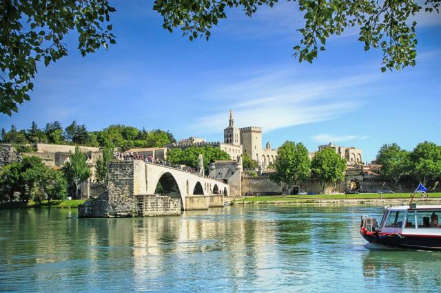 Francie - Avignon z shutterstock_669591004.jpg