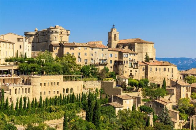 Francie - Provence - Gordes - shutterstock_122588179.jpg
