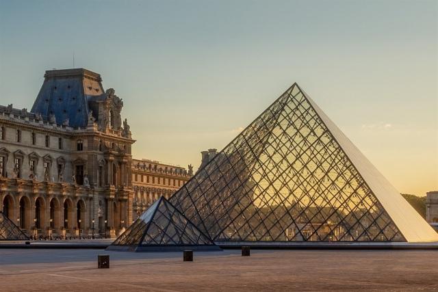 louvre-pixabay 5699478_1920.jpg