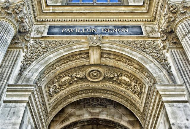 Francie - Paříž - Louvre - pixabay 140551_1280.jpg
