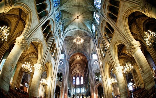 Francie - Paříž -Notre Dame shutterstock_82348843.jpg
