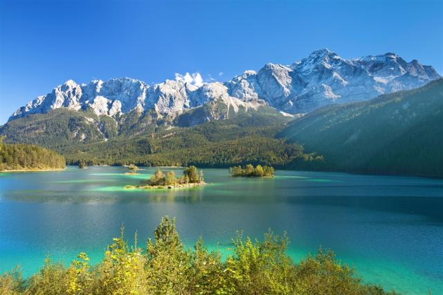Německo - Eibsee a Zugspitze shutterstock_320394182.jpg
