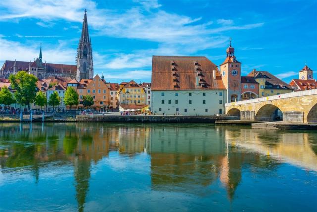 Bavorsko - Regensburg shutterstock_2505556853.jpg