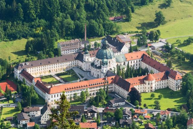 Německo klášter Ettal shutterstock_292589462.jpg