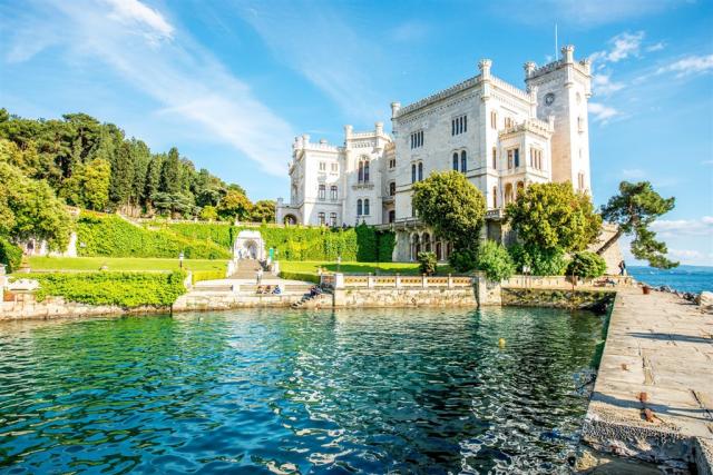 Itálie Terst Miramare shutterstock_466467194.jpg