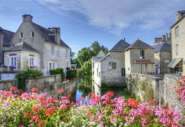 Francie - Normandie Bayeux shutterstock_171813572.jpg