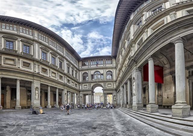 Itálie Florencie Uffizi shutterstock_686176699.jpg