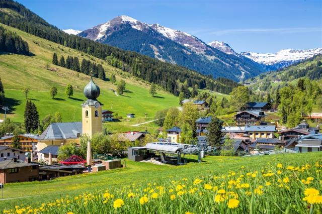 Rakousko Saalbach shutterstock_426417319.jpg